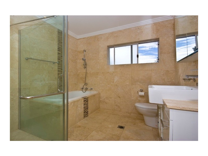 2/4 Pine Ave, Earlwood NSW 2206