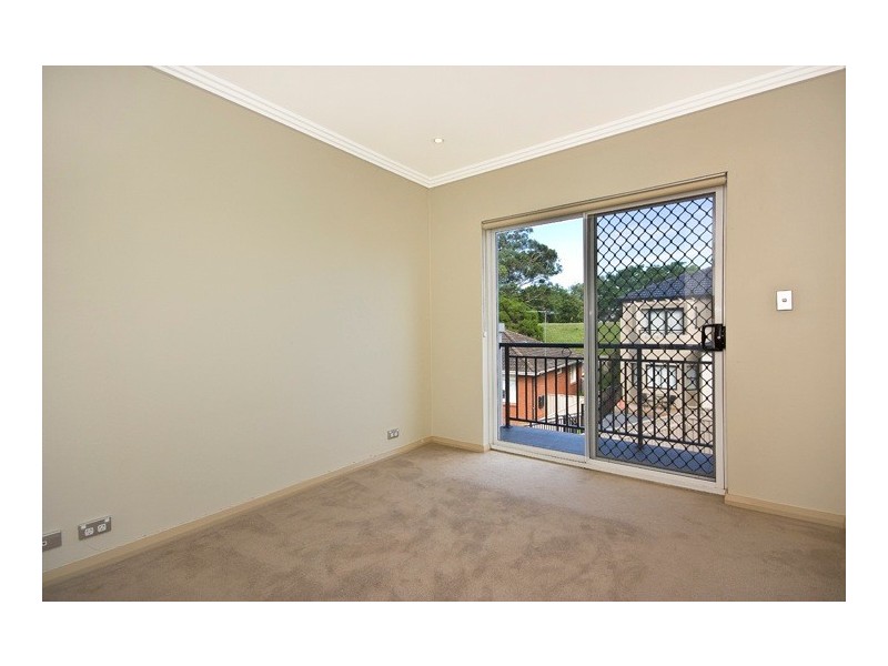 2/4 Pine Ave, Earlwood NSW 2206