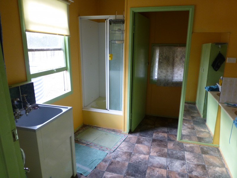 6 QUEEN STREET, Dallarnil QLD 4621