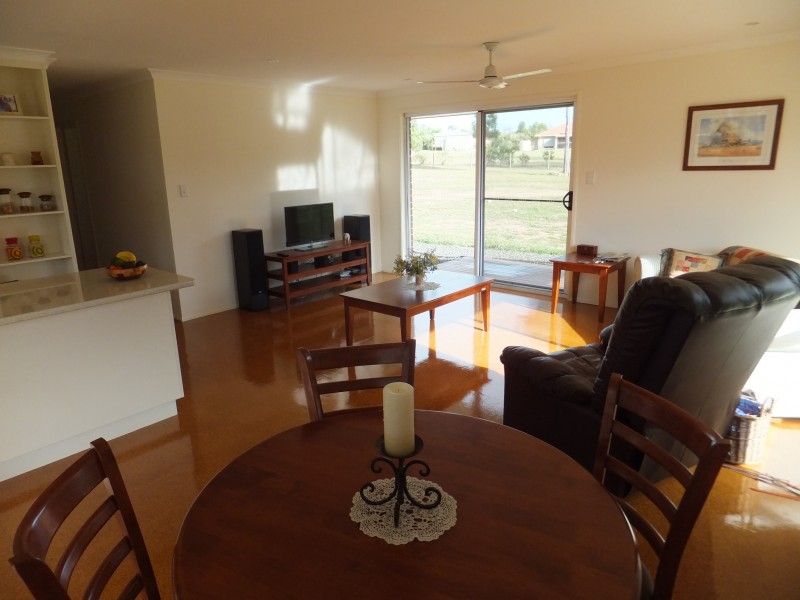 1 MELALEUCA COURT, Redridge QLD 4660