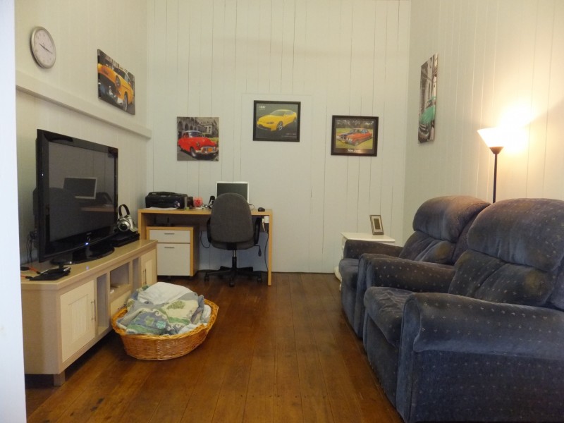 6 NELSON STREET, Childers QLD 4660
