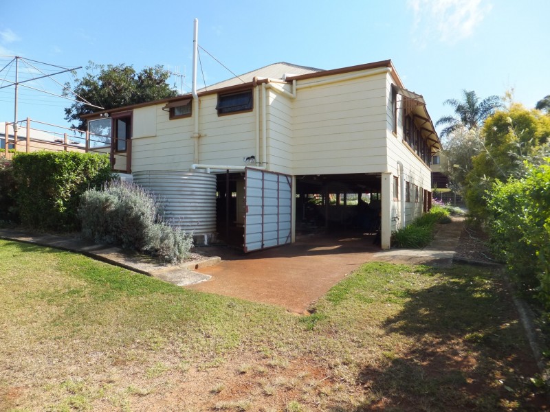 6 NELSON STREET, Childers QLD 4660