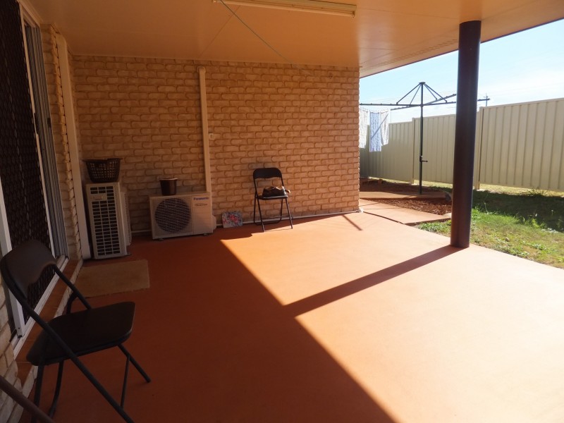 2 PIONEER AVENUE, Childers QLD 4660