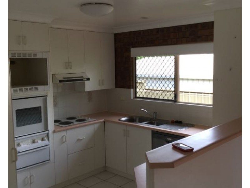 3/5 Cevn Street, Childers QLD 4660