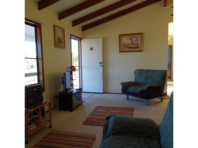 2 WATKINS STREET, Buxton QLD 4660