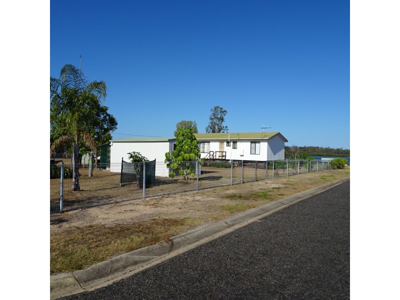 2 WATKINS STREET, Buxton QLD 4660