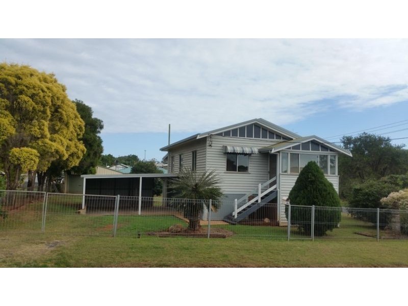 16 Lord St, Childers QLD 4660