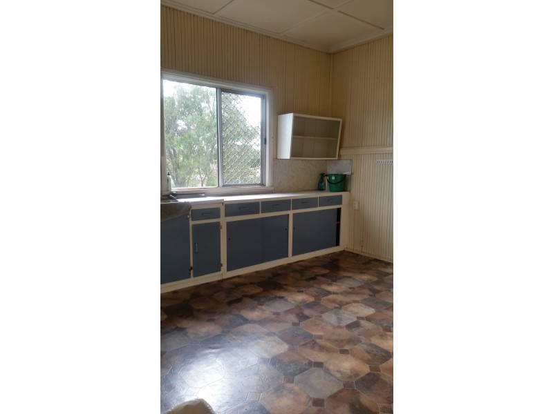 16 Lord St, Childers QLD 4660