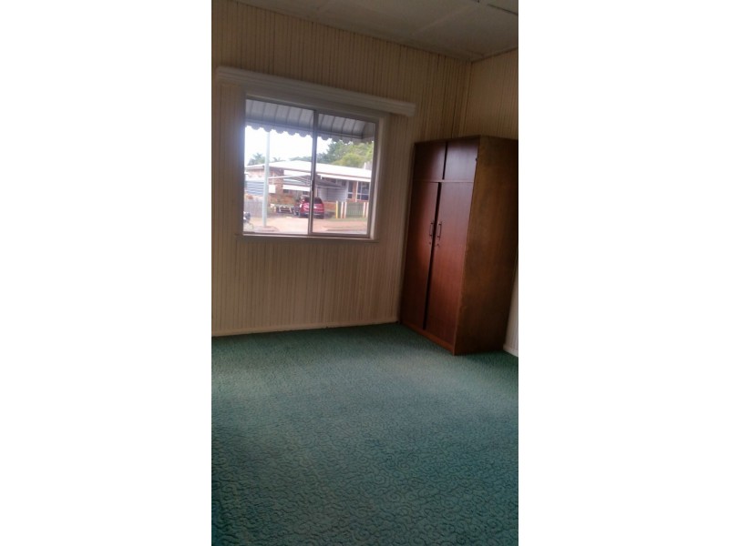 16 Lord St, Childers QLD 4660