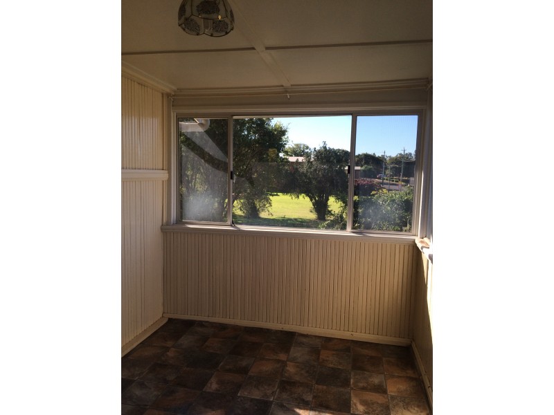 16 Lord St, Childers QLD 4660