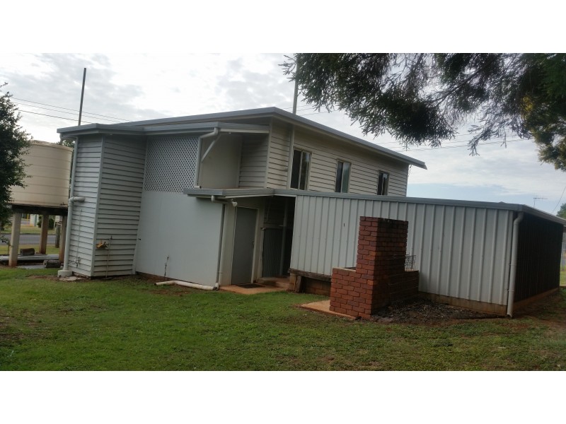 16 Lord St, Childers QLD 4660
