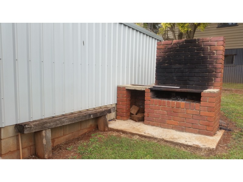 16 Lord St, Childers QLD 4660
