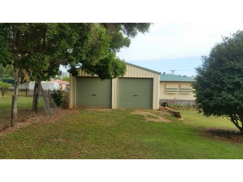 16 Lord St, Childers QLD 4660