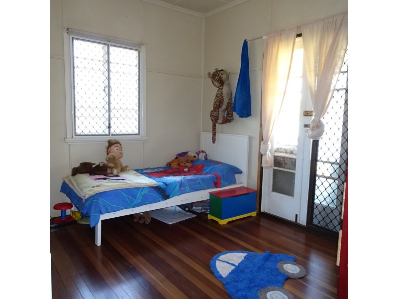 11 WEST STREET, Childers QLD 4660