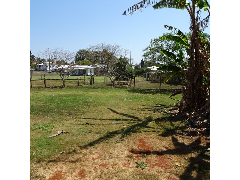 11 WEST STREET, Childers QLD 4660