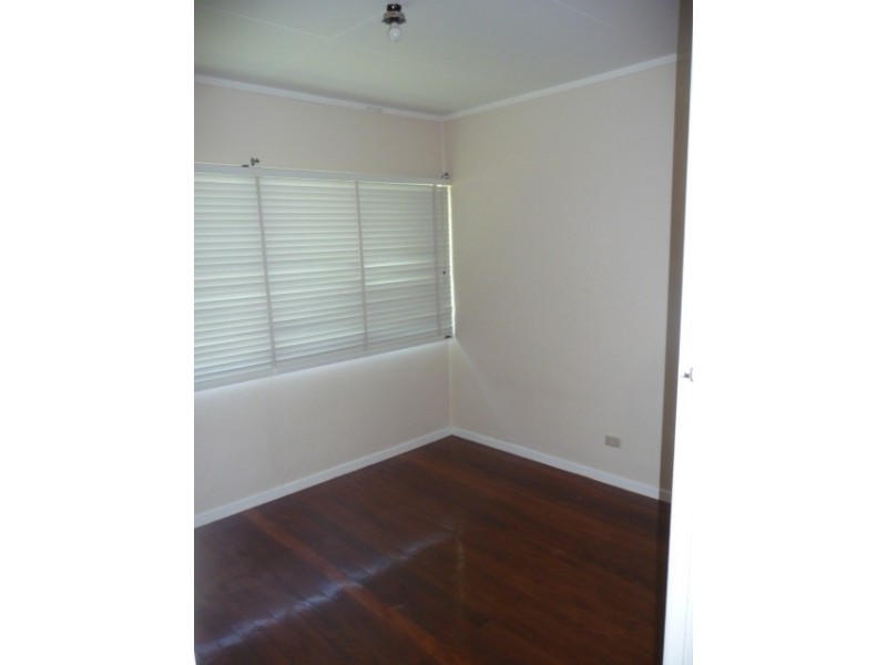 17 QUEEN STREET, Dallarnil QLD 4621