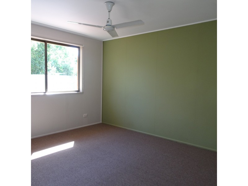 27 Elizabeth Street, Childers QLD 4660
