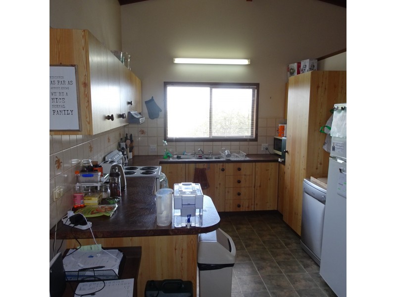 1 HINKLER STREET, Childers QLD 4660