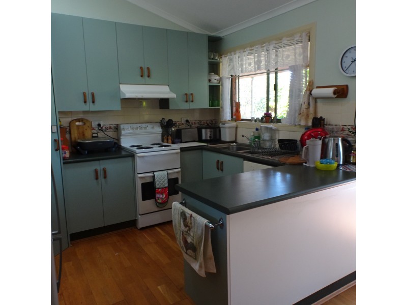 125 RAINBOWS ROAD, South Isis QLD 4660