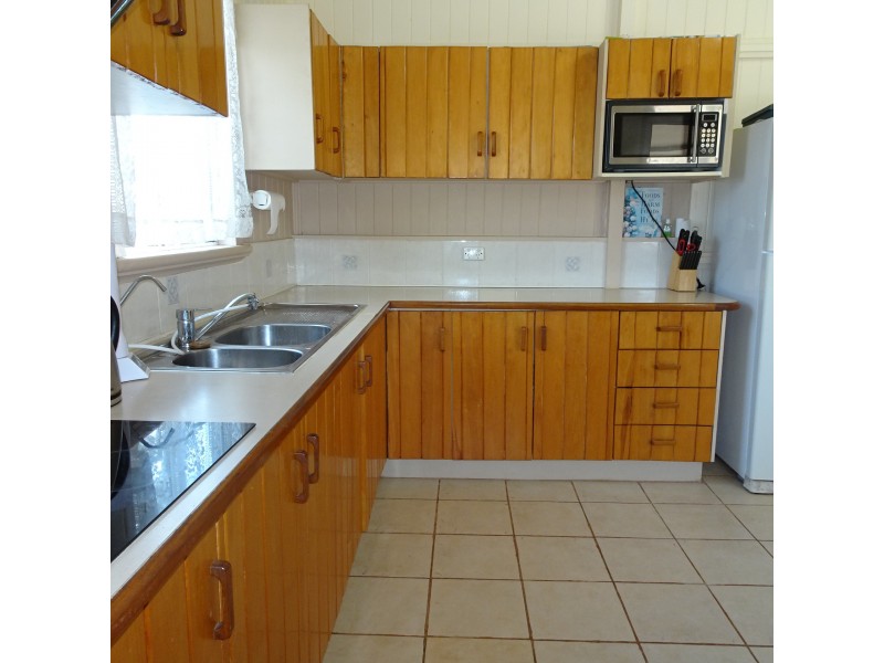 6 WEST STREET, Childers QLD 4660