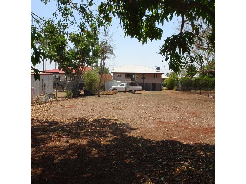 6 WEST STREET, Childers QLD 4660