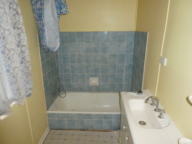 2A PIZZEY STREET, Childers QLD 4660