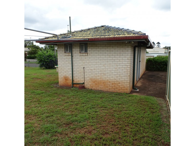 2A PIZZEY STREET, Childers QLD 4660
