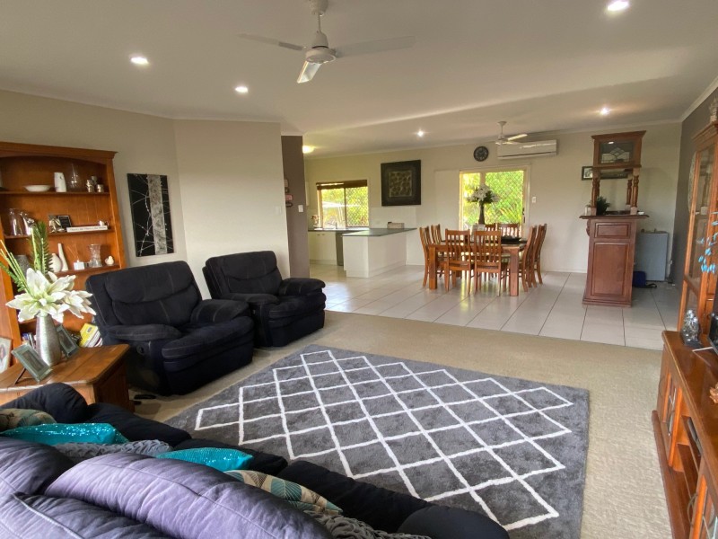 4 PIONEER AVENUE, Childers QLD 4660