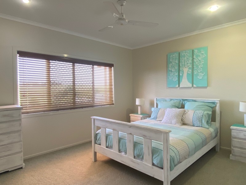 4 PIONEER AVENUE, Childers QLD 4660