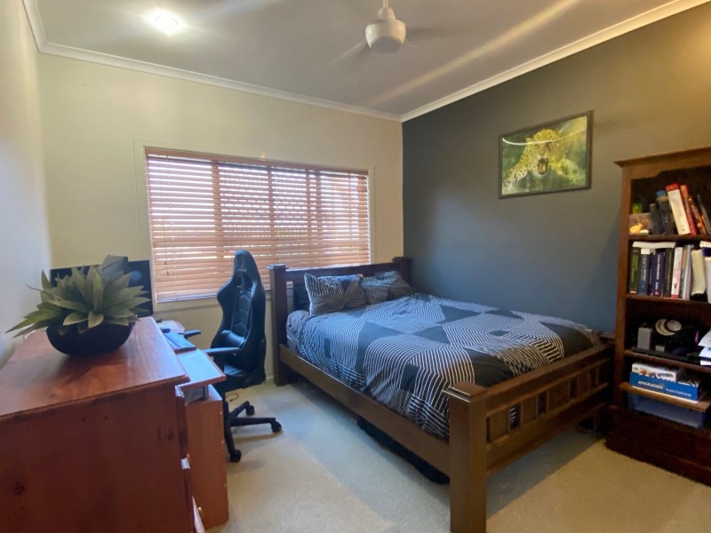 4 PIONEER AVENUE, Childers QLD 4660