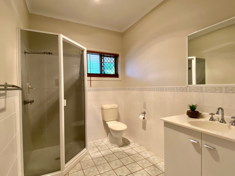 4 PIONEER AVENUE, Childers QLD 4660