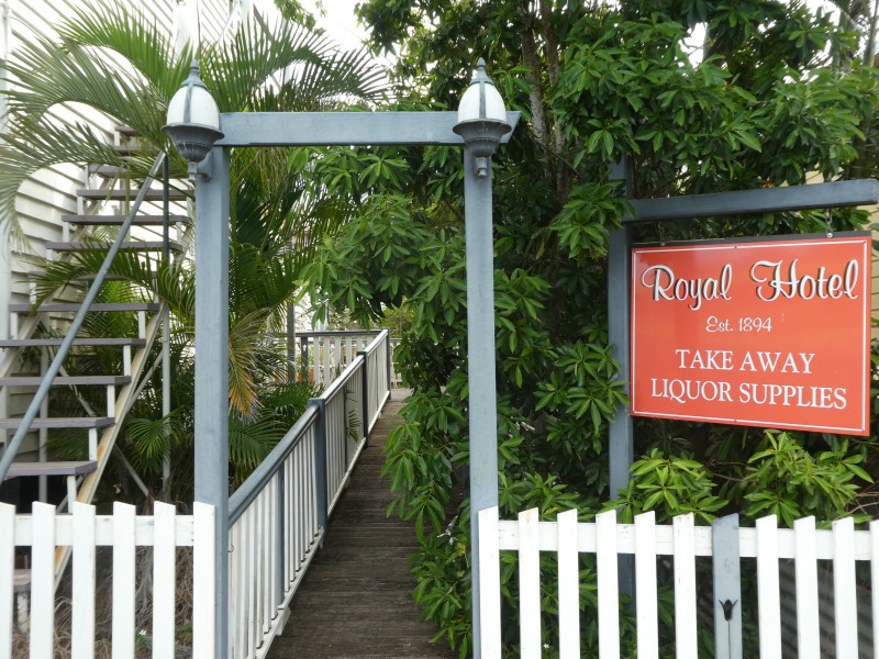 6 RANDALL STREET, Childers QLD 4660