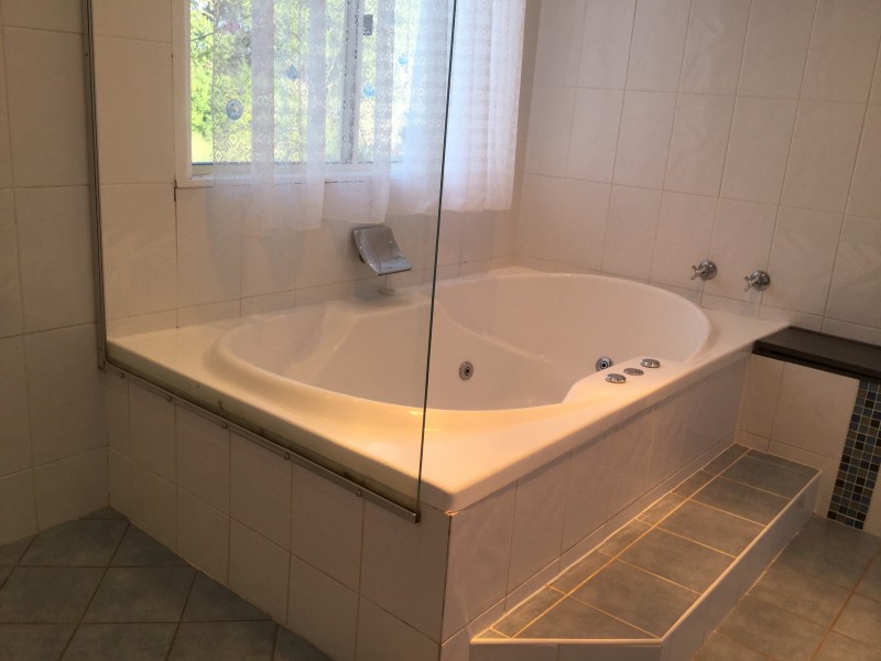 27 Green Valley Court, Childers QLD 4660