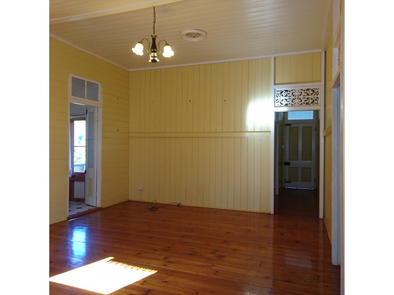 12 QUEEN STREET, Childers QLD 4660