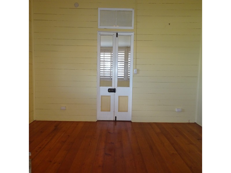 12 QUEEN STREET, Childers QLD 4660