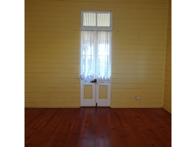 12 QUEEN STREET, Childers QLD 4660