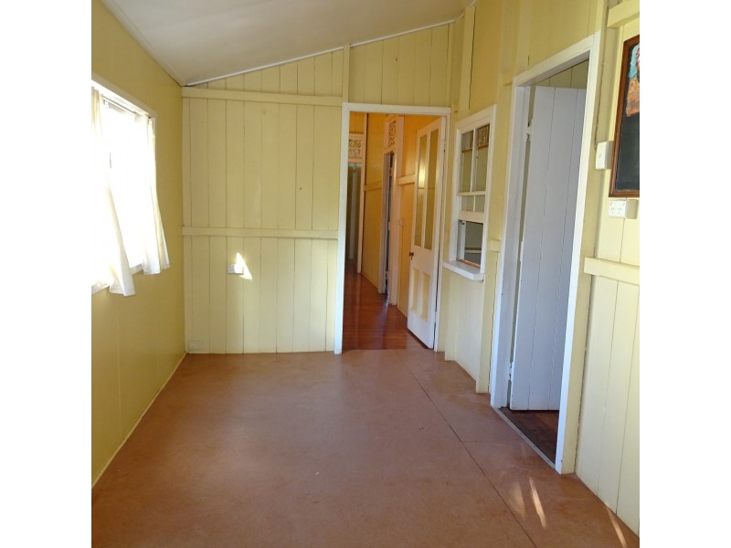 12 QUEEN STREET, Childers QLD 4660