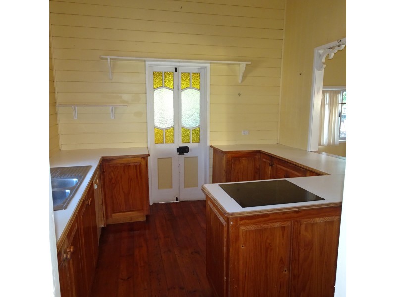 12 QUEEN STREET, Childers QLD 4660