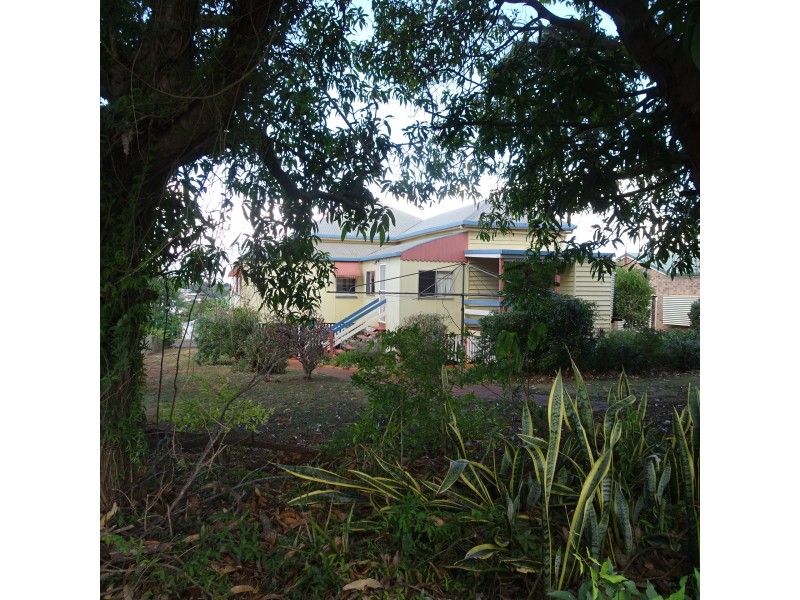 12 QUEEN STREET, Childers QLD 4660