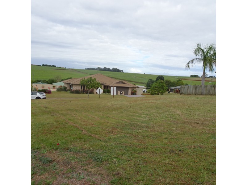 8 Pioneer Avenue, Childers QLD 4660