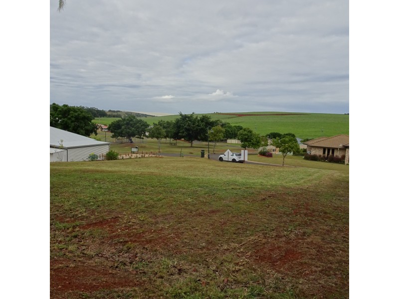 8 Pioneer Avenue, Childers QLD 4660