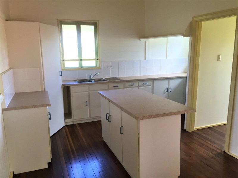 16 Macrossan Street, Childers QLD 4660