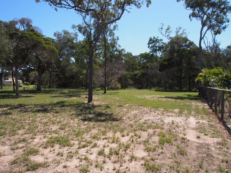 8 BURRUM STREET, Buxton QLD 4660