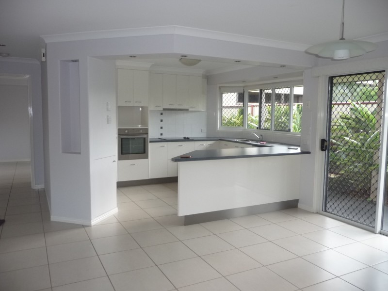 6/40 MACROSSAN STREET, Childers QLD 4660