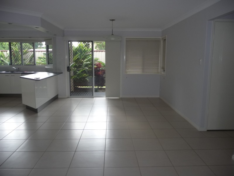 6/40 MACROSSAN STREET, Childers QLD 4660