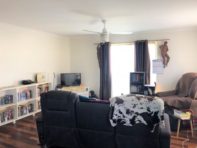 10 MOLLER STREET, Buxton QLD 4660