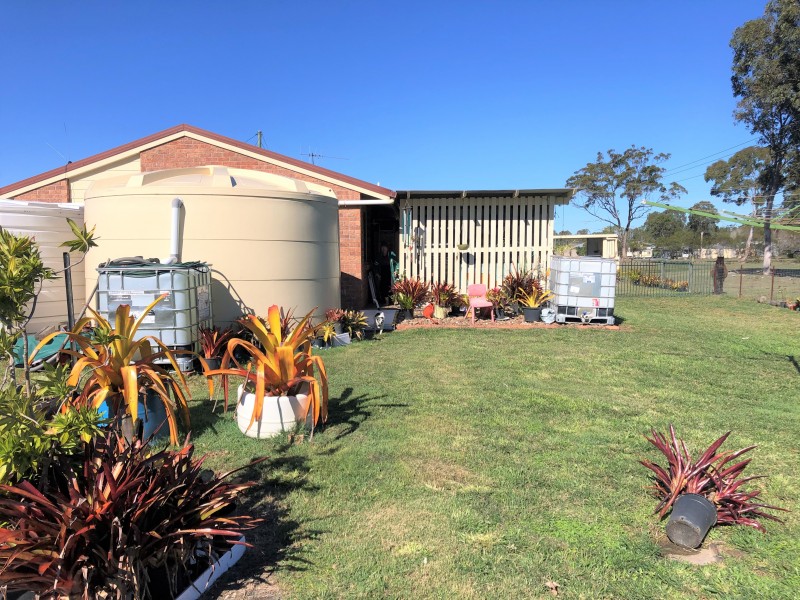 10 MOLLER STREET, Buxton QLD 4660
