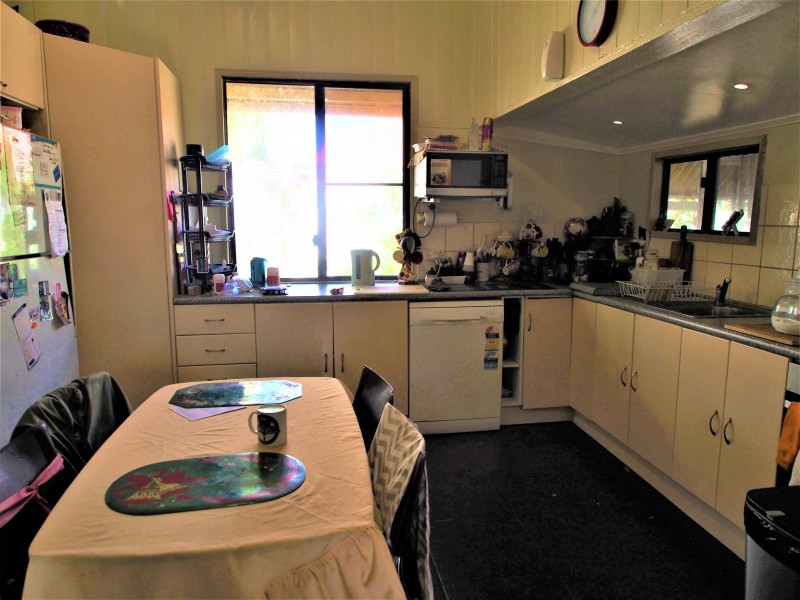 8 RANDALL STREET, Childers QLD 4660