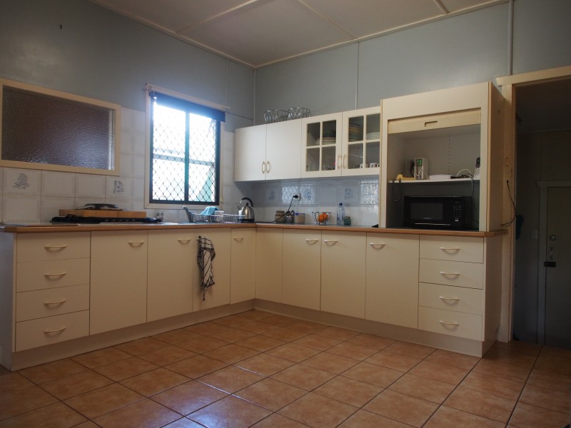 24 CHURCHILL STREET, Childers QLD 4660