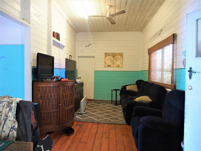 174 CHURCHILL STREET, Childers QLD 4660